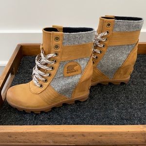 Sorel Lexie Wedge Booties, gray and tan, size 6